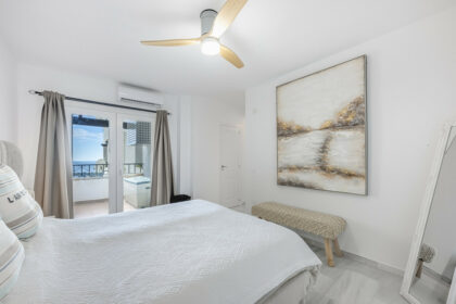 b8dc4c10c8c4fbea892fb0d3a4770e4b - 25