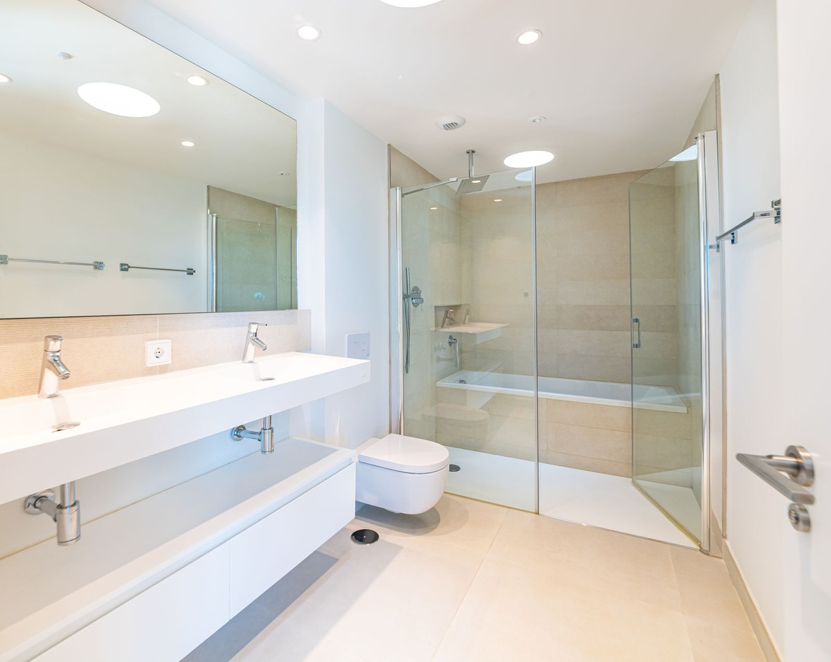 b8e7e7198a98fcaf581a820eb2a85806 - 19