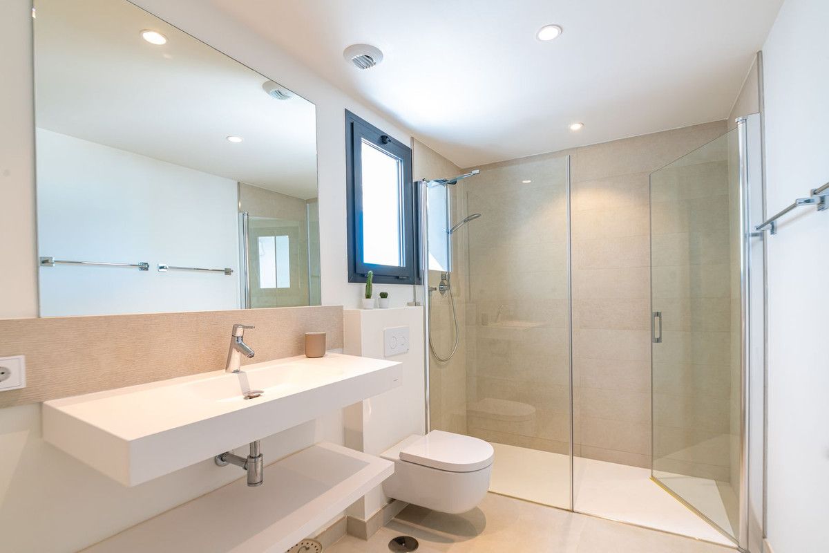 b8e7e7198a98fcaf581a820eb2a85806 - 23