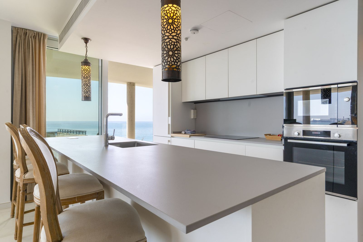 b9b8d5edb4596b47232dcf6105b0ce3c - 14