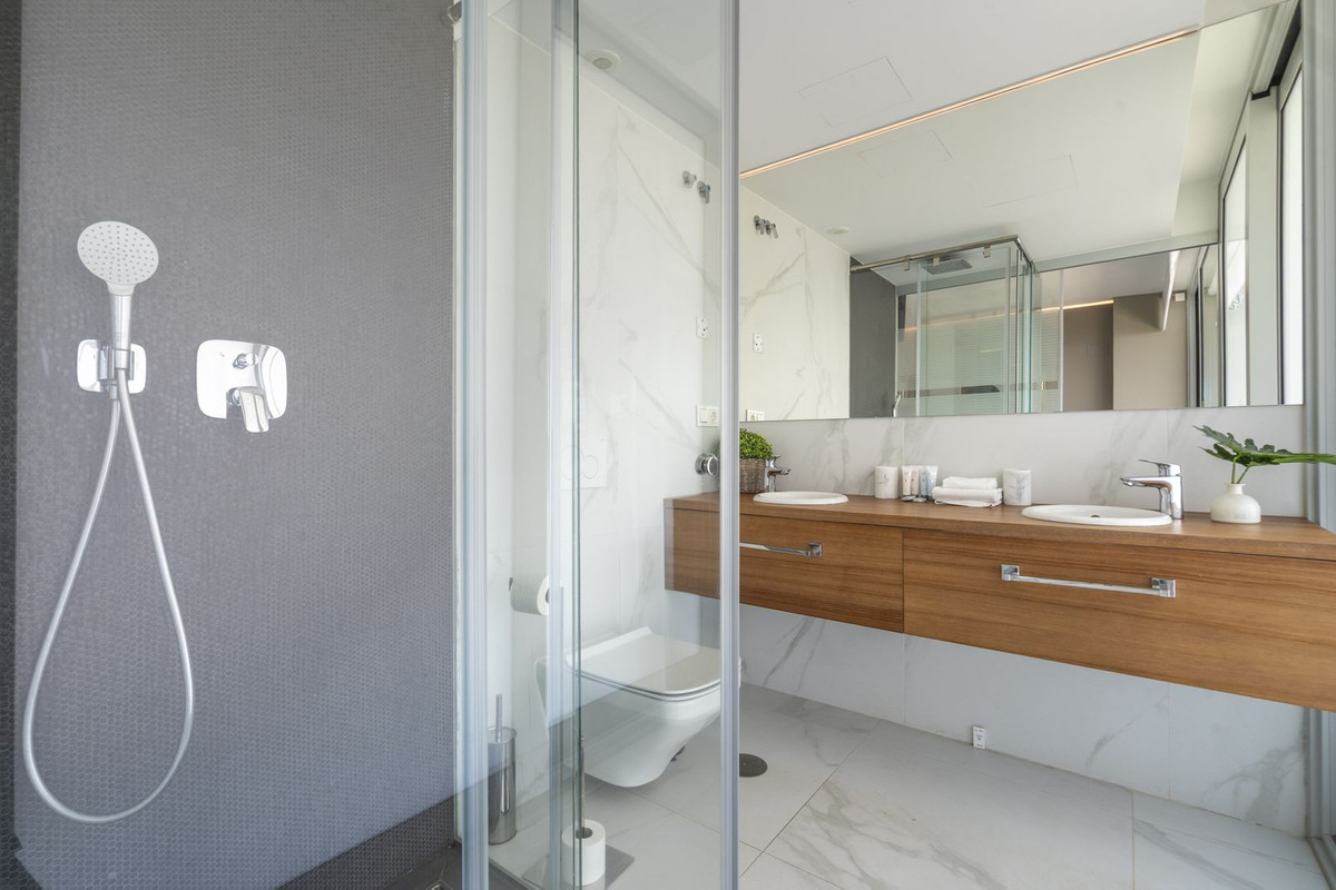 b9b8d5edb4596b47232dcf6105b0ce3c - 17