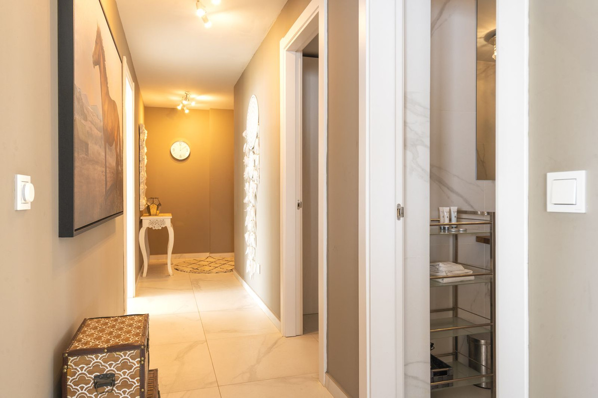 b9b8d5edb4596b47232dcf6105b0ce3c - 18