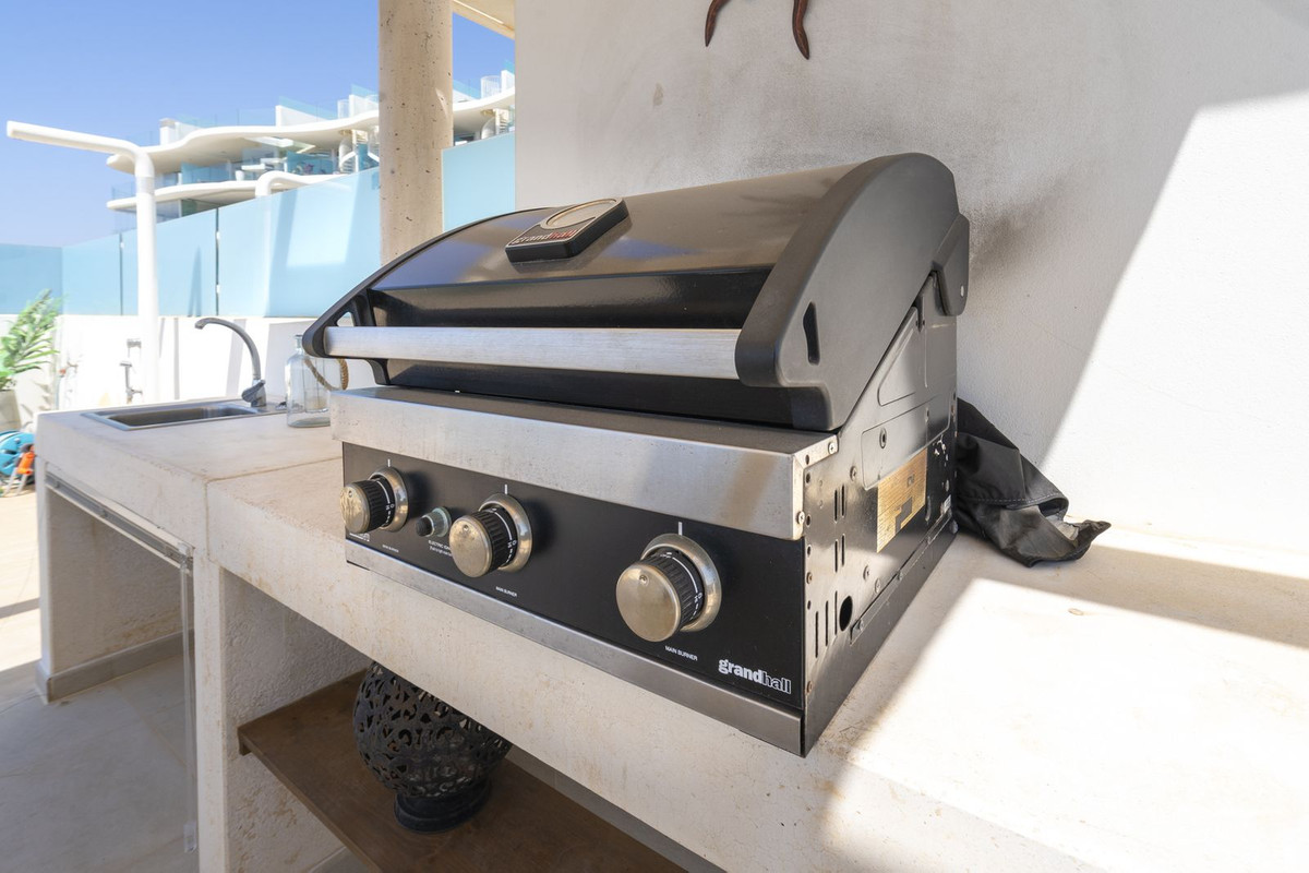 b9b8d5edb4596b47232dcf6105b0ce3c - 24