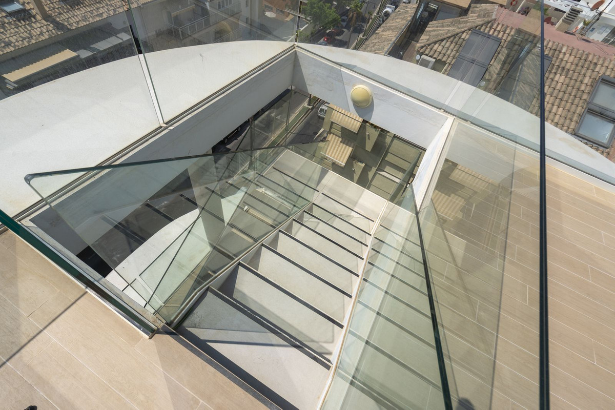 b9b8d5edb4596b47232dcf6105b0ce3c - 25