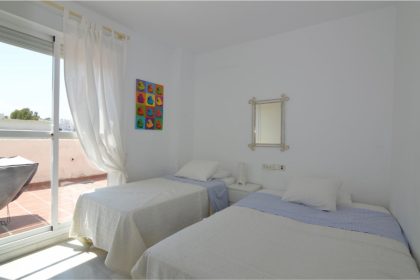 b9cfc3d0d173c4091b89f19737660d08 - 11