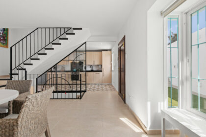 ba20ef8a4565564c1671b2d8aa39ff7a - 12