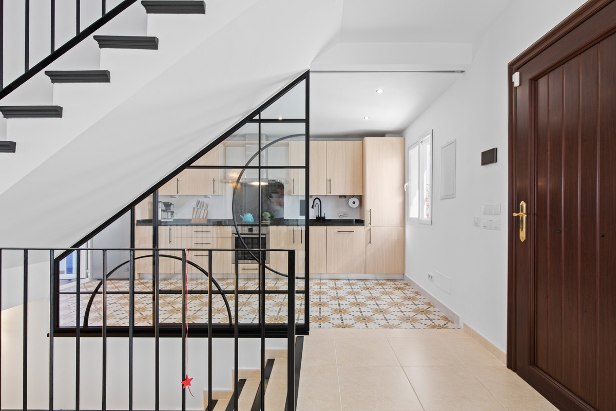 ba20ef8a4565564c1671b2d8aa39ff7a - 13