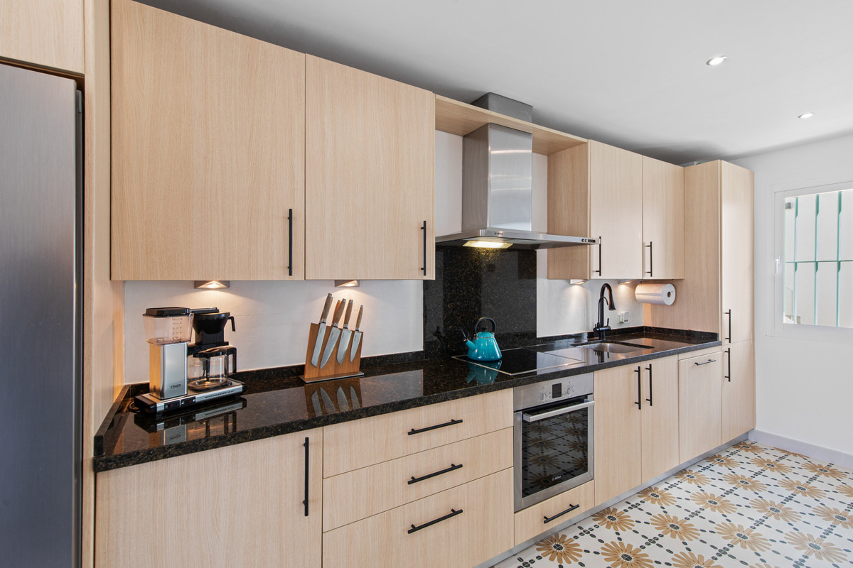 ba20ef8a4565564c1671b2d8aa39ff7a - 15