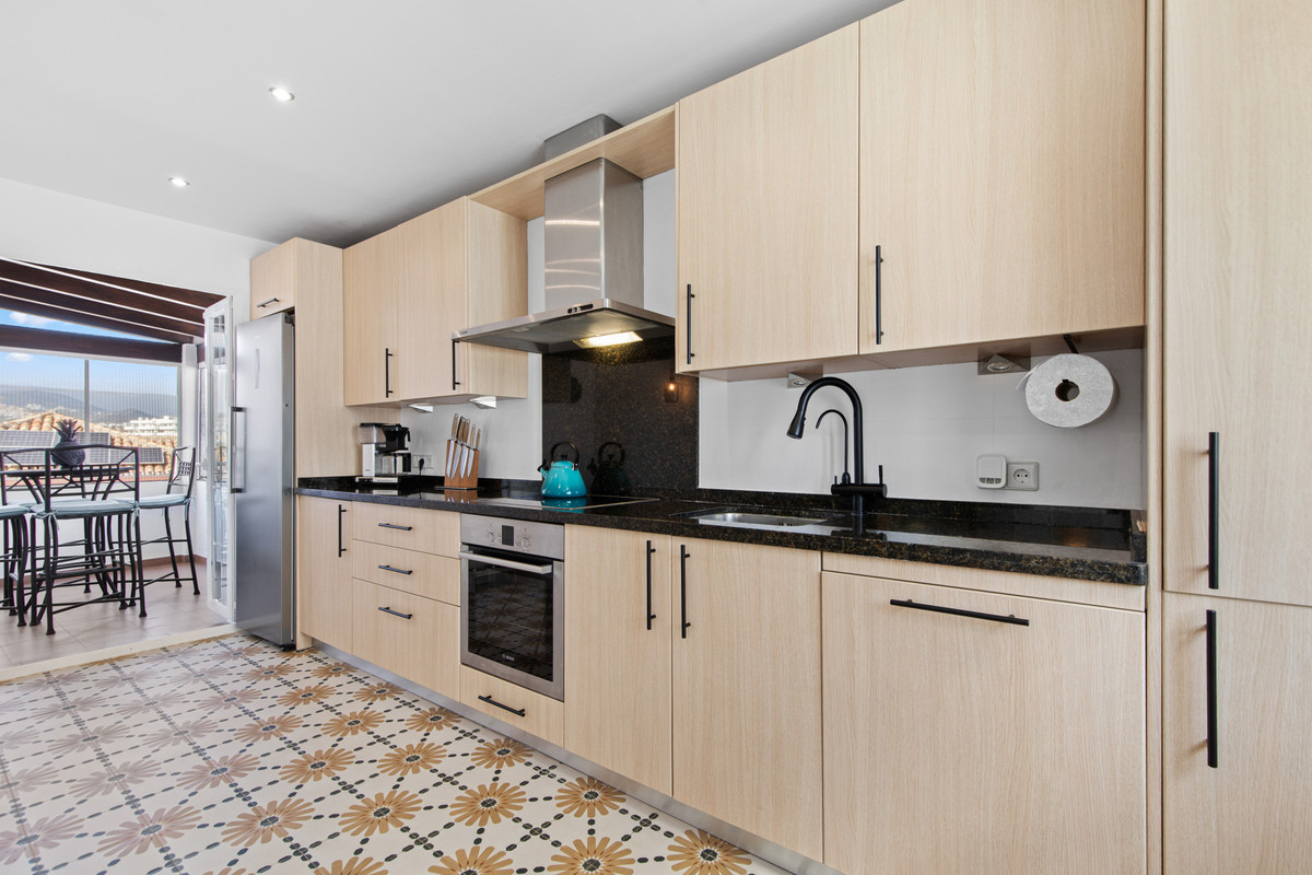 ba20ef8a4565564c1671b2d8aa39ff7a - 16