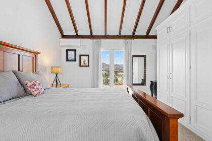 ba20ef8a4565564c1671b2d8aa39ff7a - 18