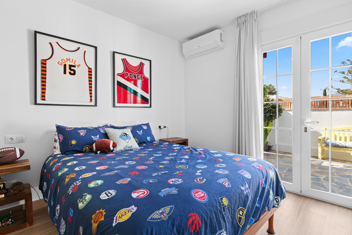 ba20ef8a4565564c1671b2d8aa39ff7a - 21