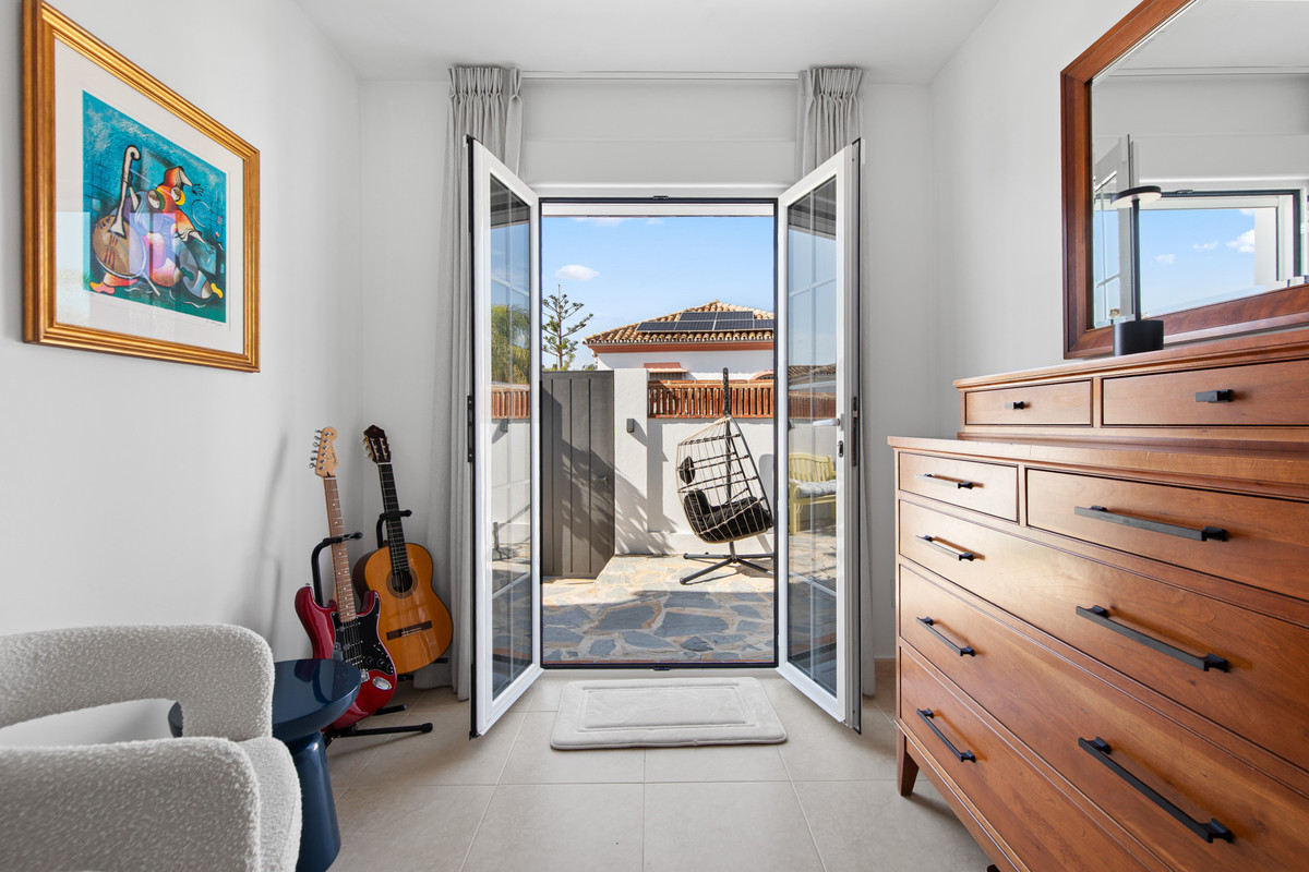 ba20ef8a4565564c1671b2d8aa39ff7a - 25