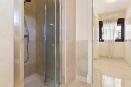 bbb9783e2a332c47c8cecb1120b591aa - 18