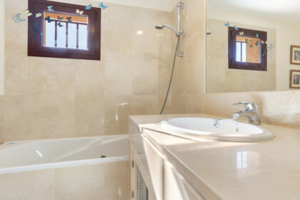 bbb9783e2a332c47c8cecb1120b591aa - 19