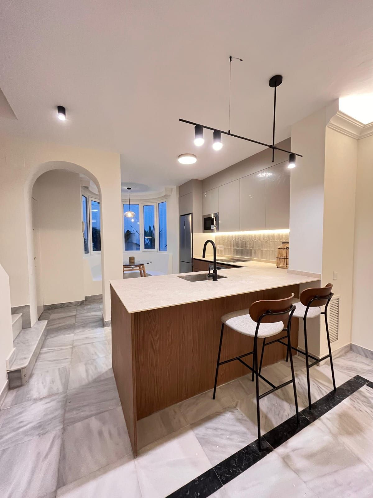 bc9bc5ac785a336b26929b8c3f59e1d1 - 11