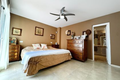 bcaa1bf2e50143c283cd4654bd6ab3c8 - 10