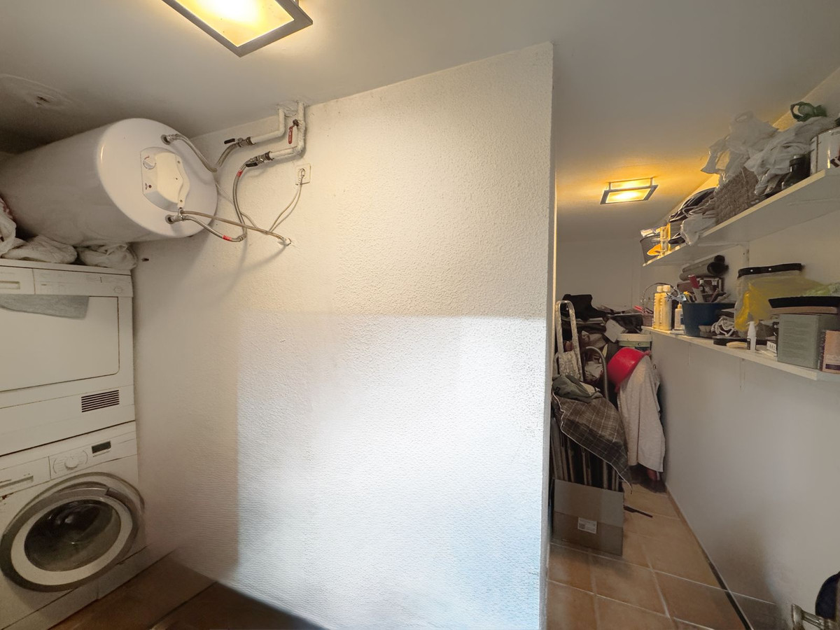 bcaa1bf2e50143c283cd4654bd6ab3c8 - 24