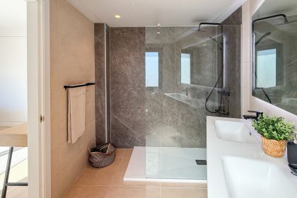 bd11e8a2df67dc0c69b7e8e60477f910 - 26