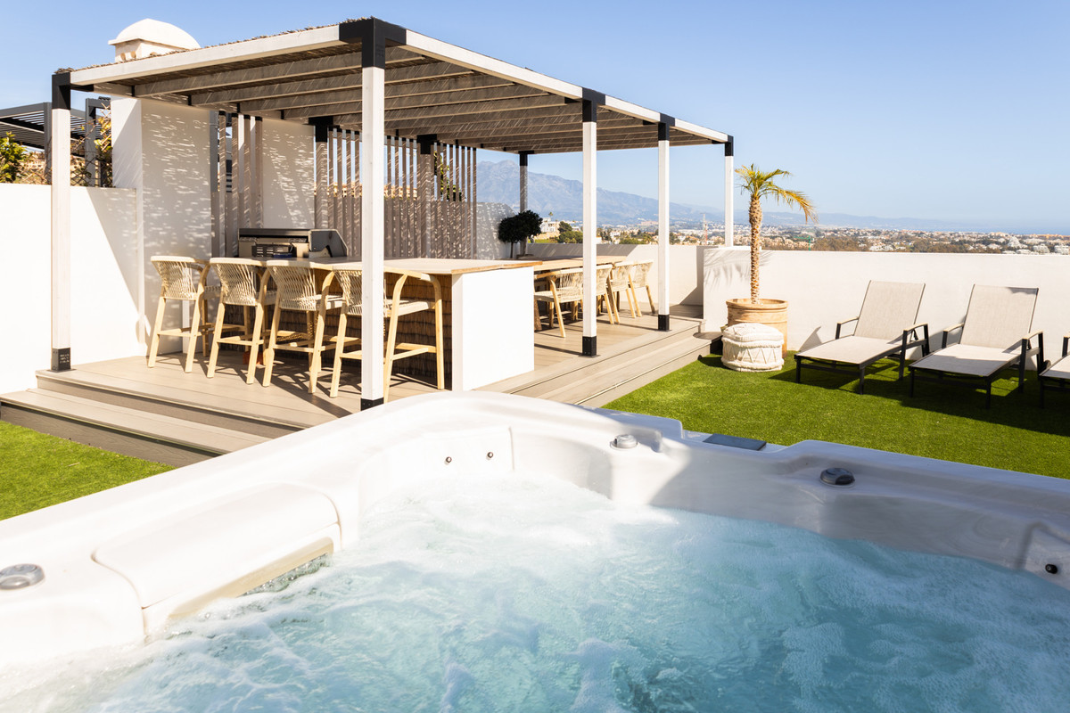 bd71d69ccb4762fe031fa876640d9d5f - 1