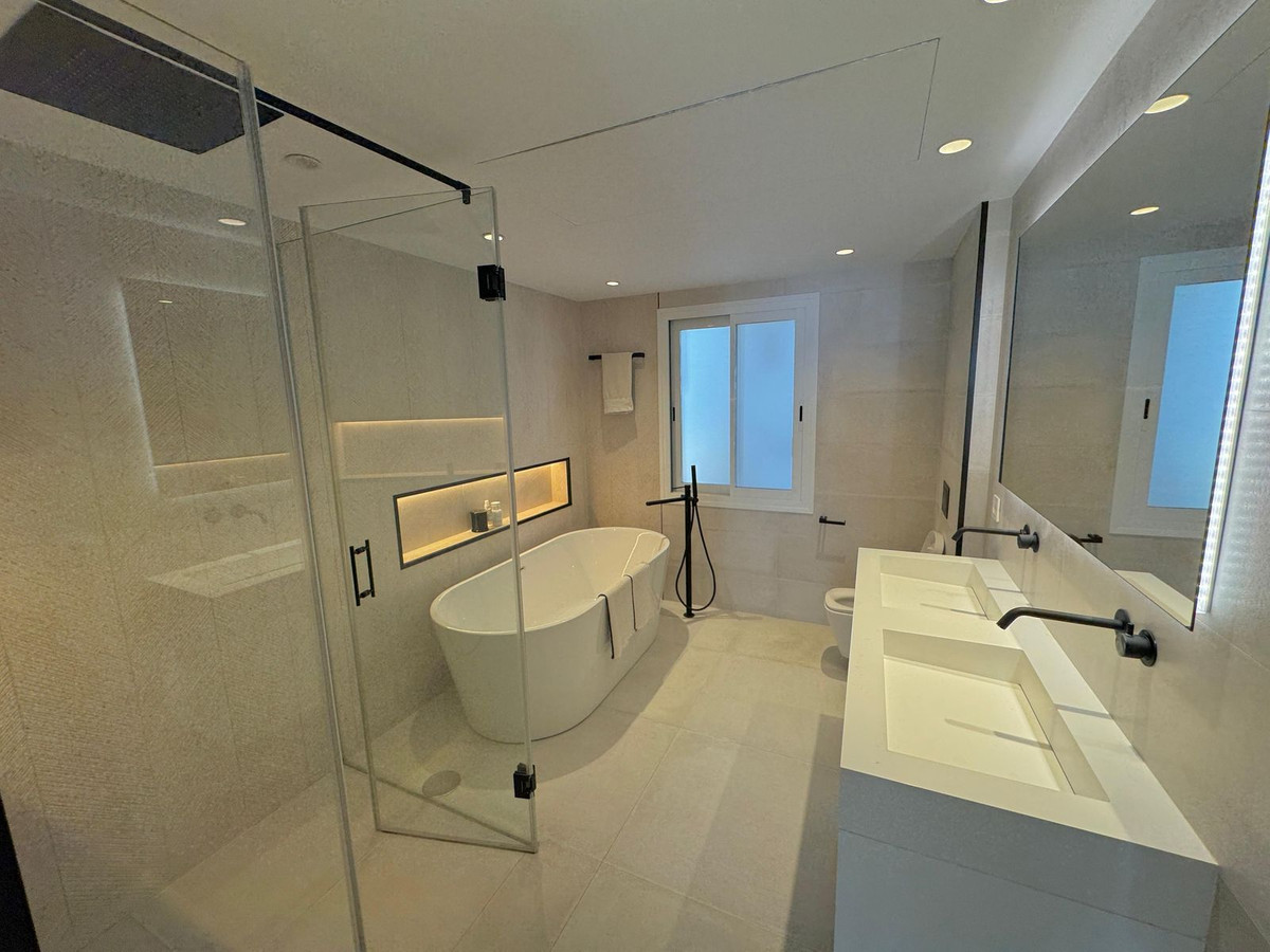 be0b72a90e0449b3cebadb1d081542fb - 10