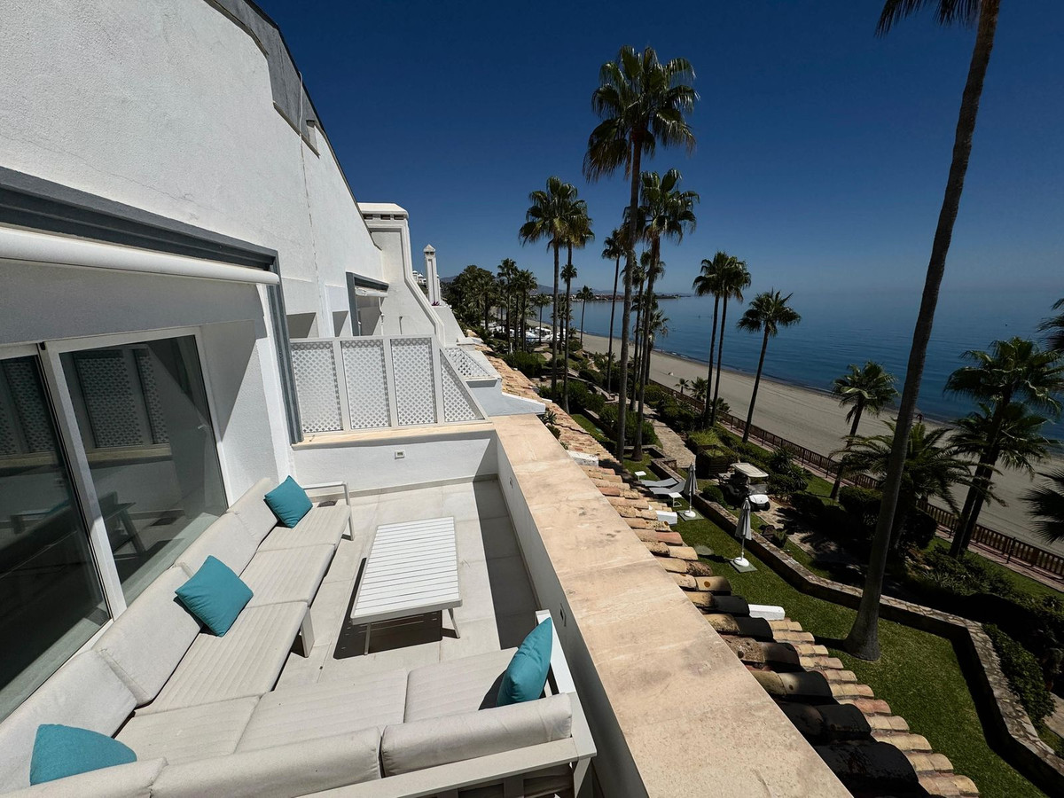 be0b72a90e0449b3cebadb1d081542fb - 11