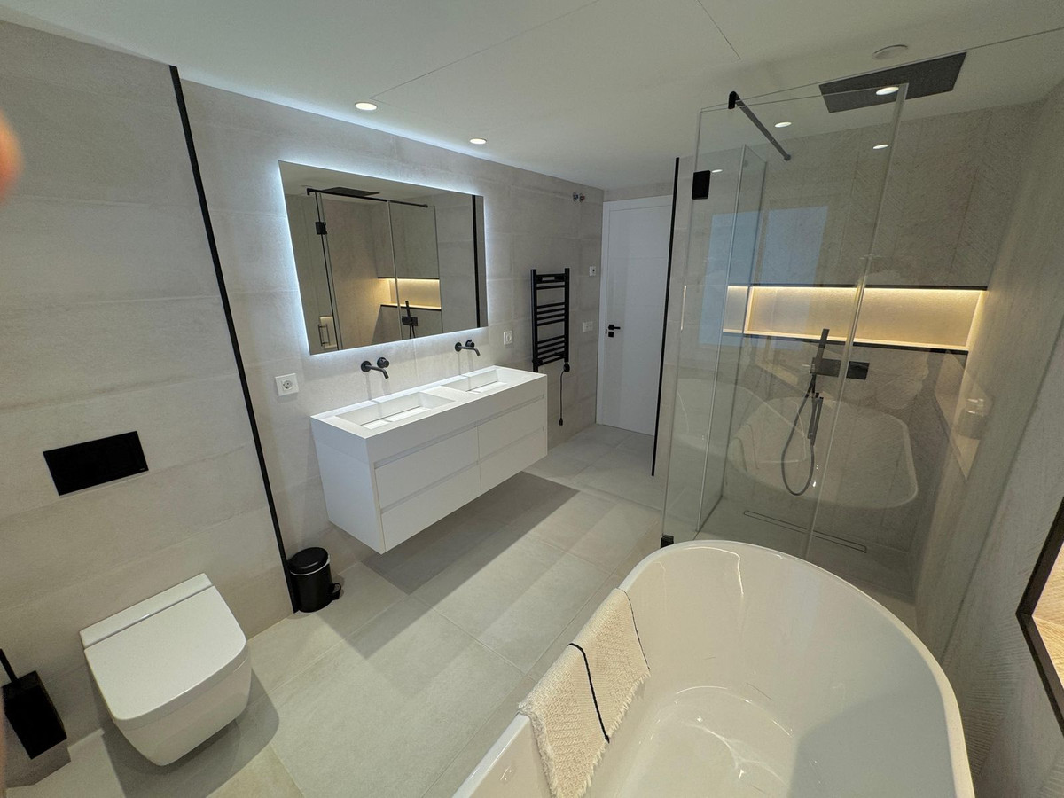 be0b72a90e0449b3cebadb1d081542fb - 13