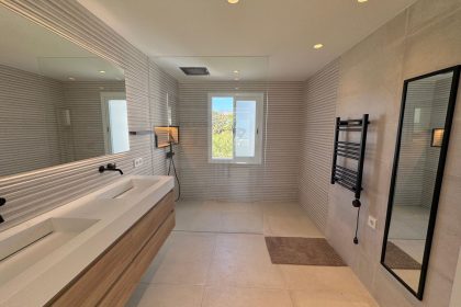 be0b72a90e0449b3cebadb1d081542fb - 16