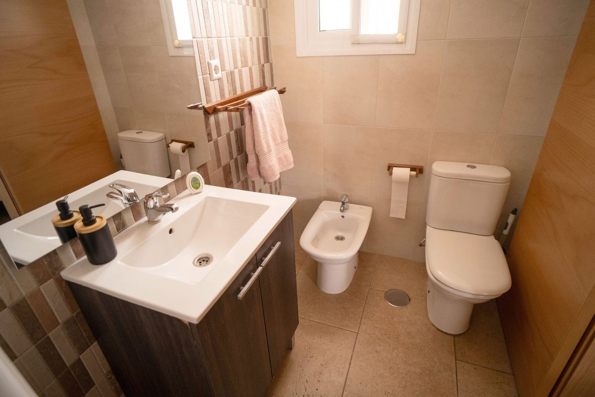 bfb79d6e371955d858ae72ee5e371d97 - 24