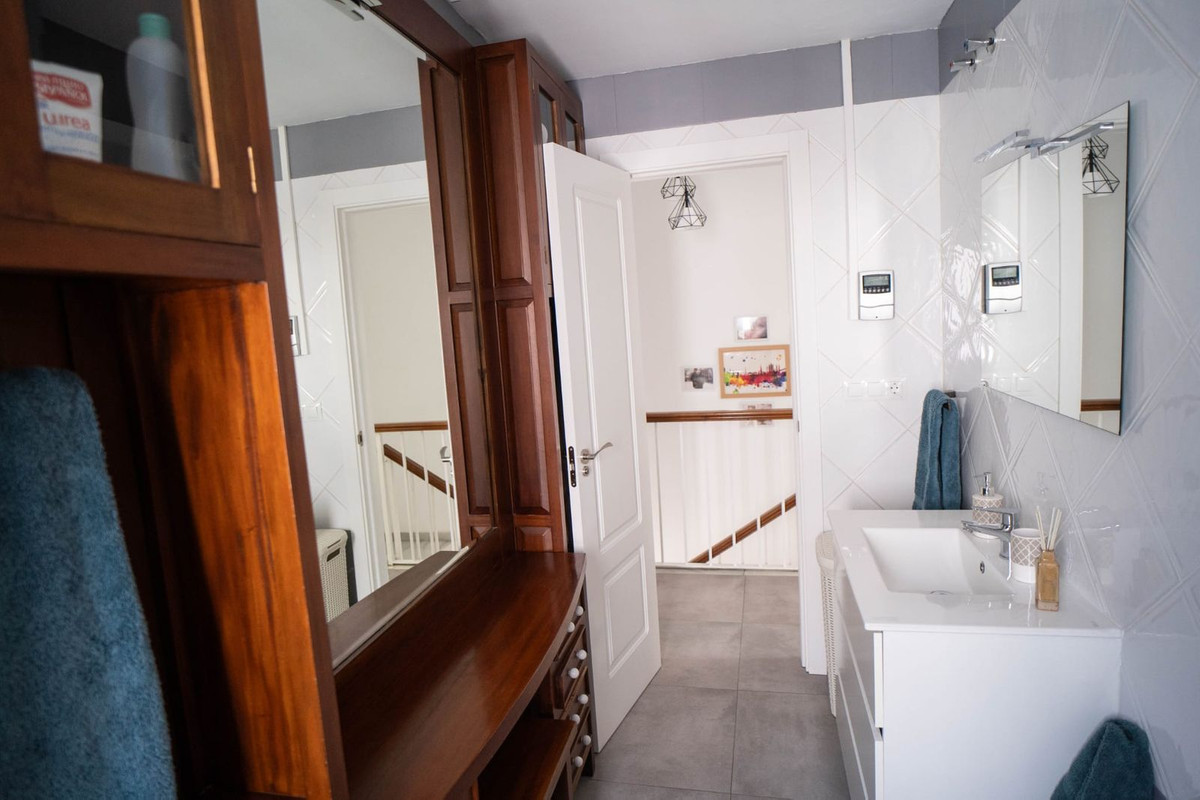 bfb79d6e371955d858ae72ee5e371d97 - 32