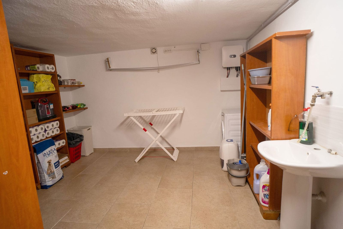 bfb79d6e371955d858ae72ee5e371d97 - 53