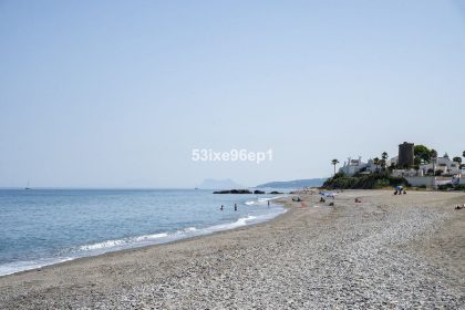 c0cbf9a9647958c2a644c91a141f0f4d - 1