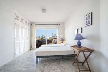 c0cbf9a9647958c2a644c91a141f0f4d - 17