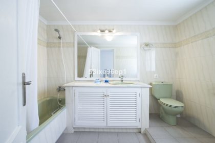 c0cbf9a9647958c2a644c91a141f0f4d - 24