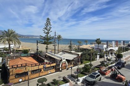 c2d2f8060a41b80f0c823bec057f2cbd - 1