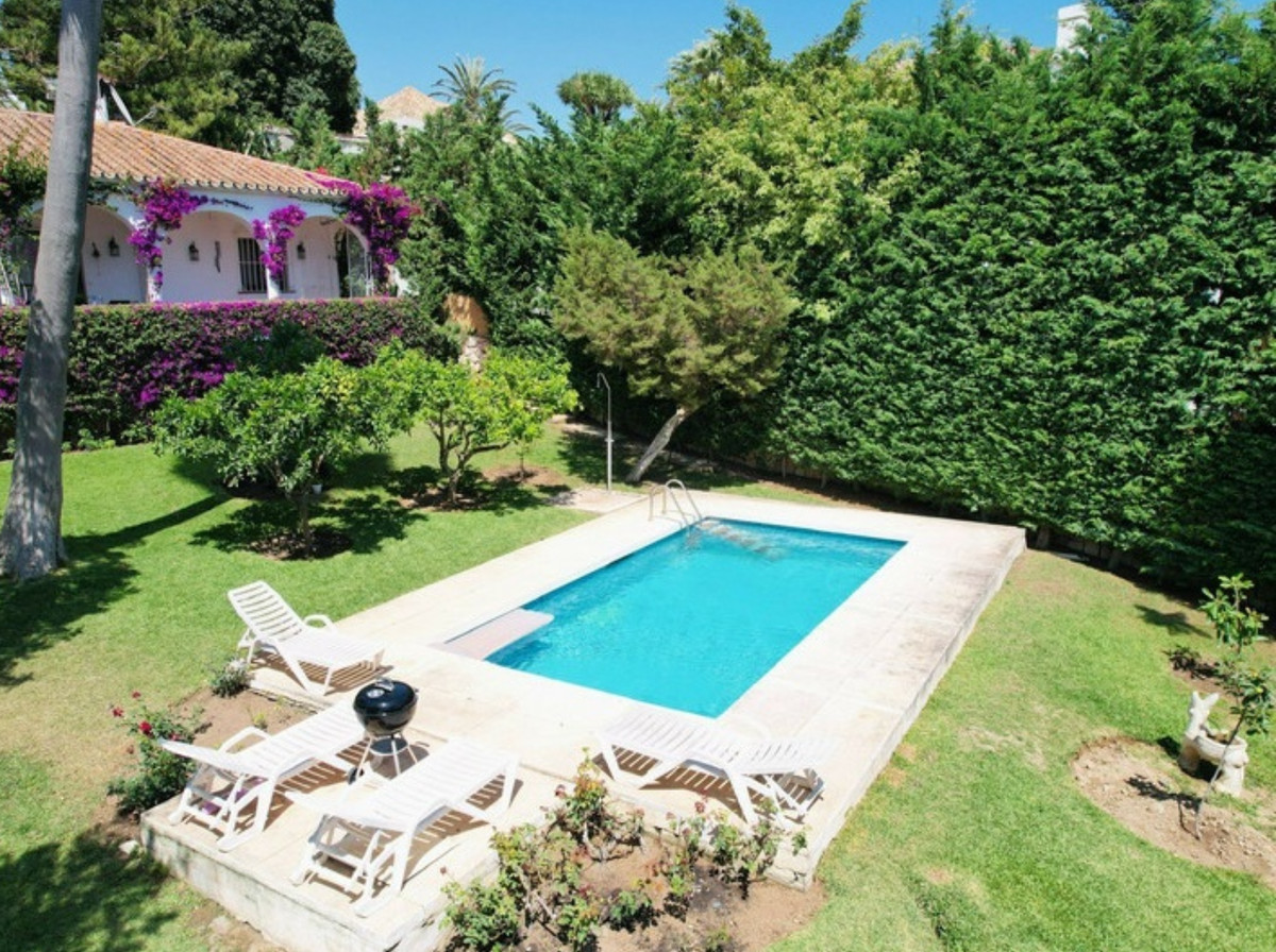 c6b1109025aa99b41ed5944fb81299a6 - 13