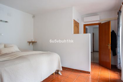 c775a54298b3aa5571a58e92f9e44319 - 32