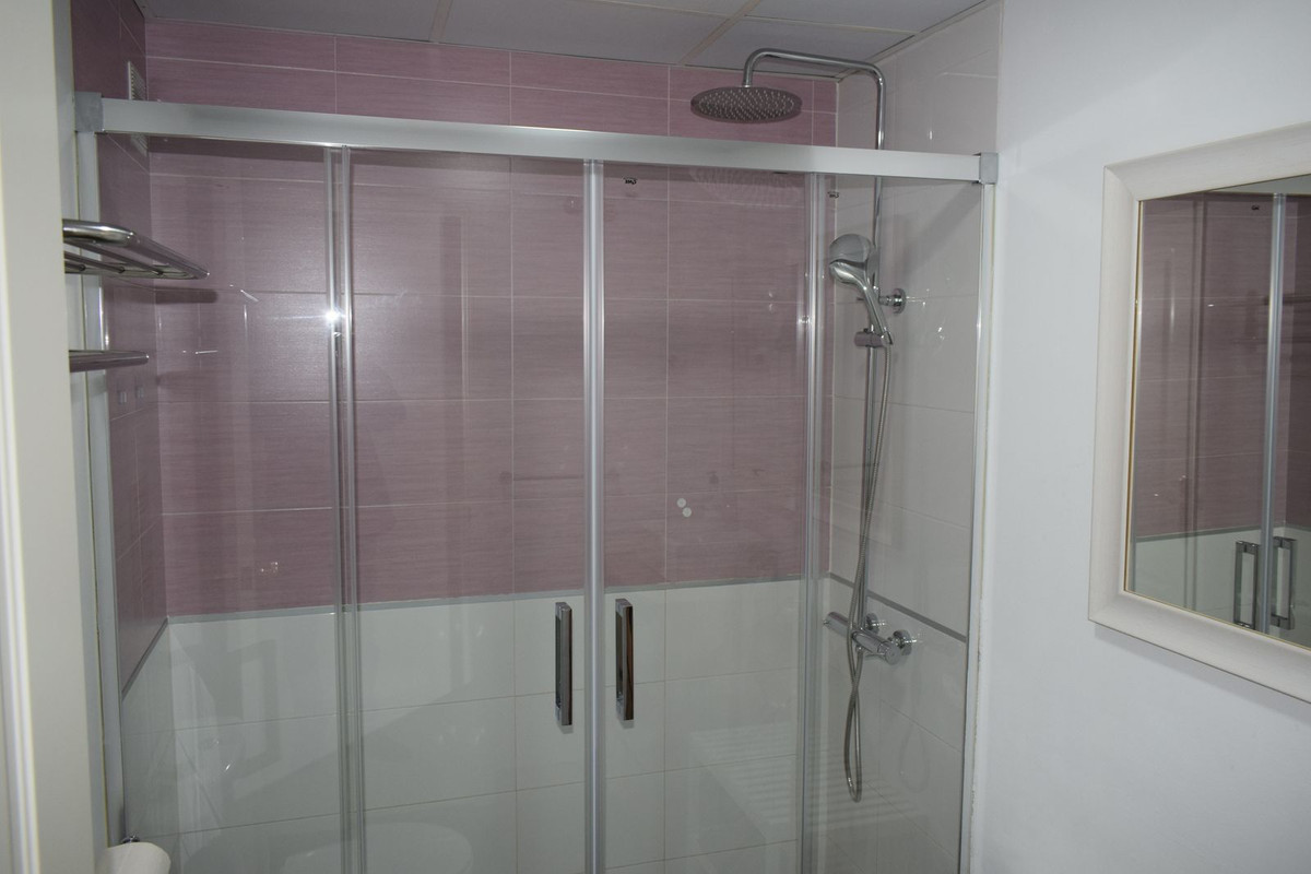 c90044bdd30071cf829731c6ac4bc477 - 18