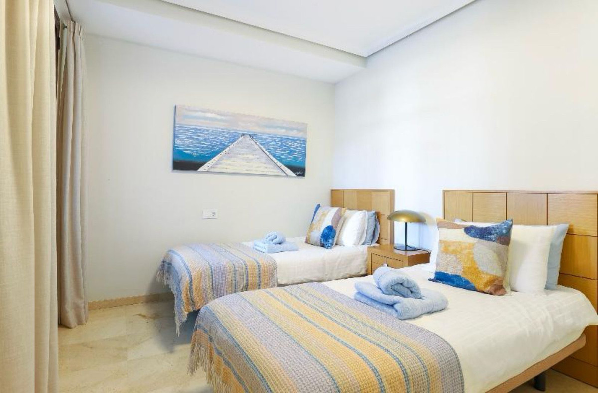 c901f69fe9fa9e277509f40cfeb8c359 - 20