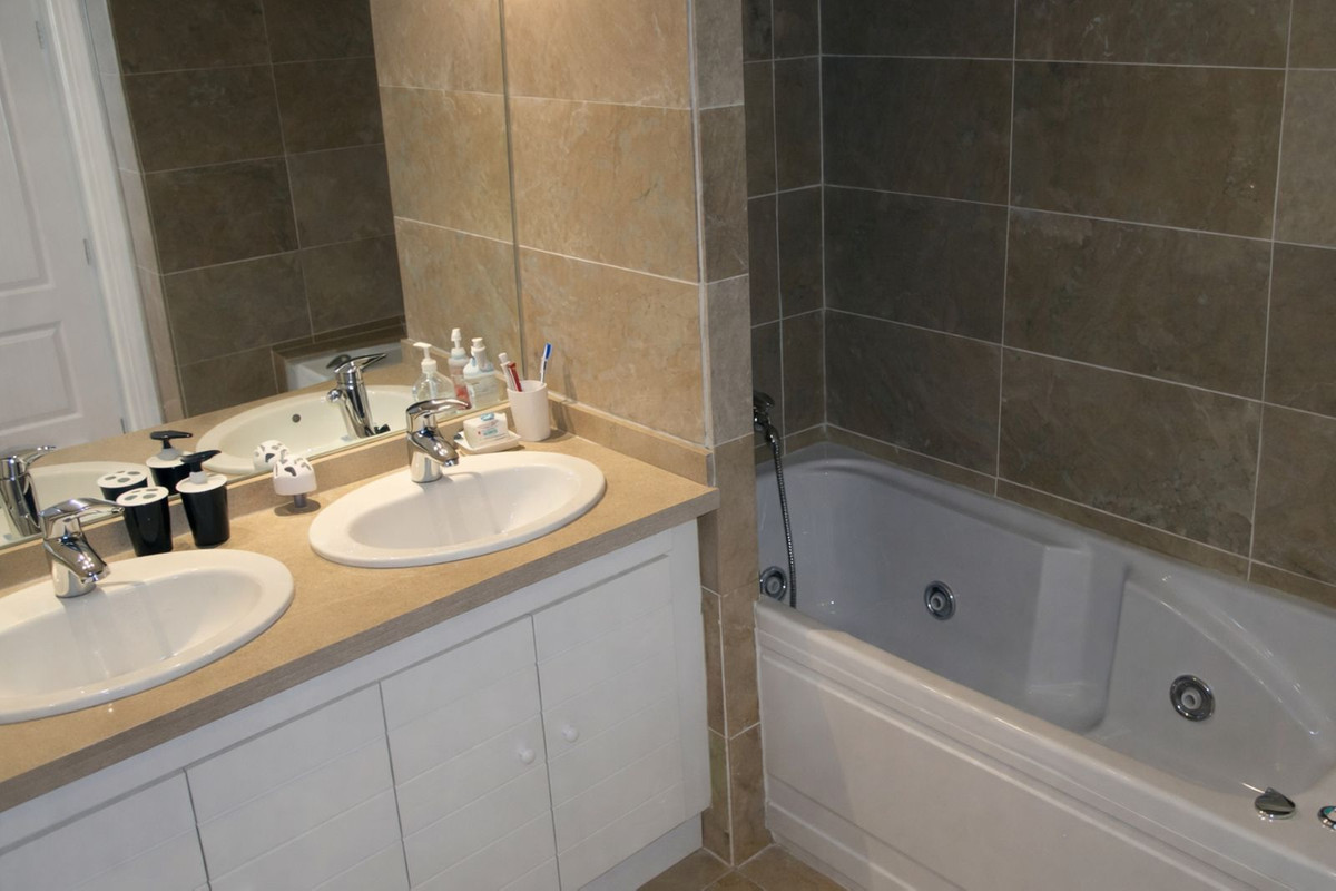 c998512c6706abc2086e8fd5f6680a5b - 23