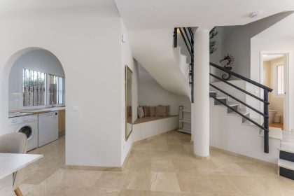 c9bd603023f0f96a3062041cc3412da1 - 17