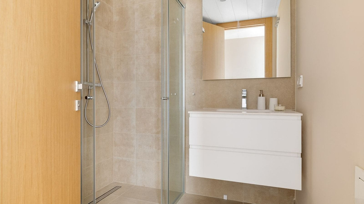 cb4aa1c2ad956267b061439f245783ea - 23