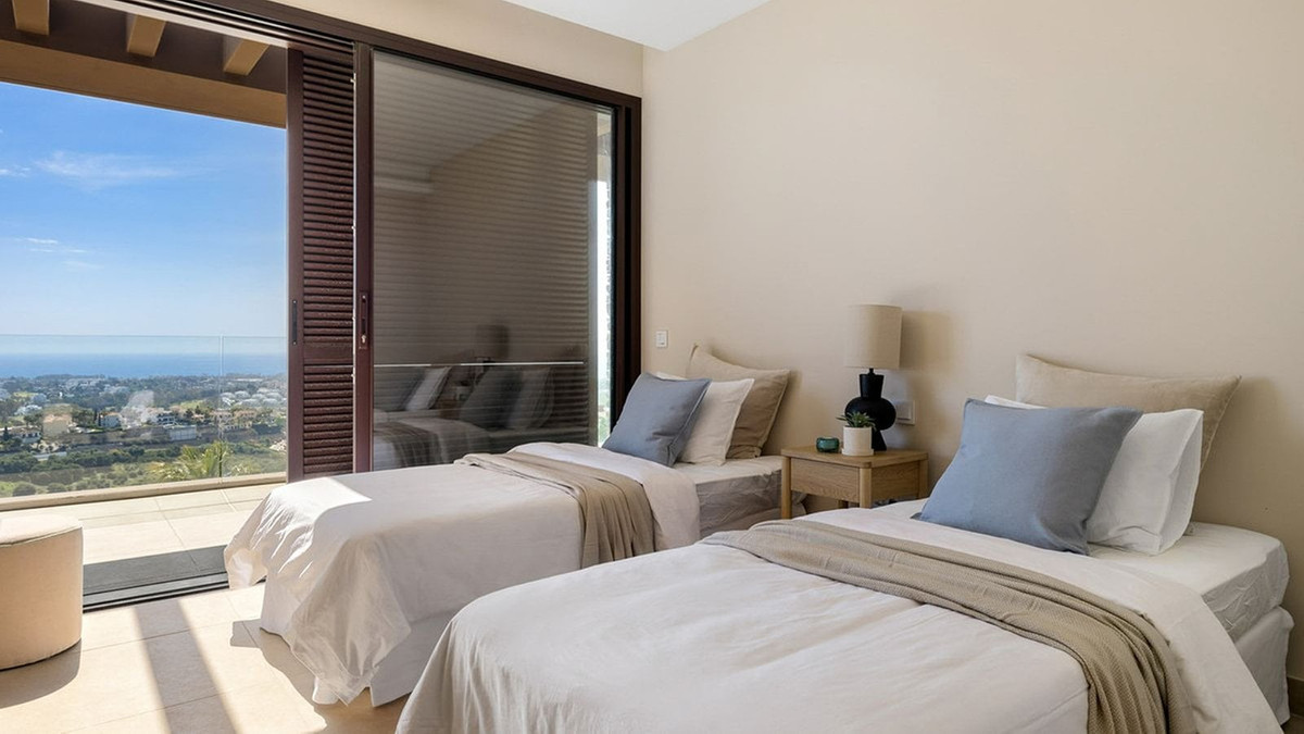 cb4aa1c2ad956267b061439f245783ea - 24