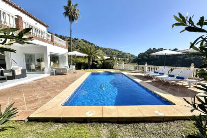 cbb7f4f39e2d4dcf25c9157b515f6353 - 1