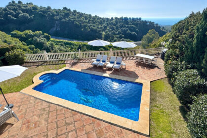 cbb7f4f39e2d4dcf25c9157b515f6353 - 18