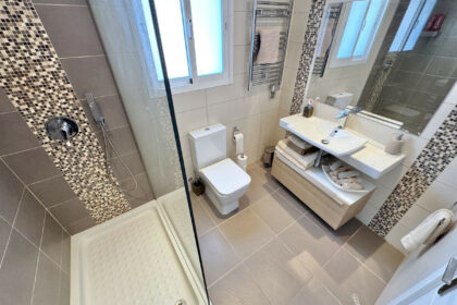 cbb7f4f39e2d4dcf25c9157b515f6353 - 22