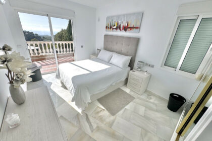 cbb7f4f39e2d4dcf25c9157b515f6353 - 23