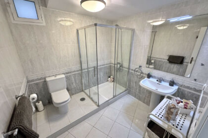 cbb7f4f39e2d4dcf25c9157b515f6353 - 28