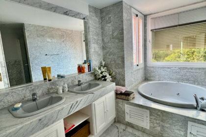 cbfbc7bf5b90e553965c09f9f7f82c12 - 20