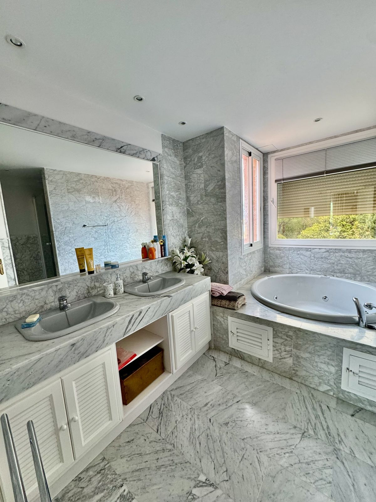 cbfbc7bf5b90e553965c09f9f7f82c12 - 20