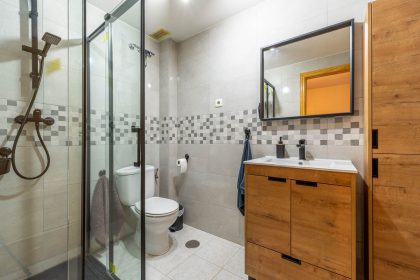 cc0a37f16f0e9cb57b40373bade9acd1 - 12